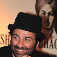 Sunny Deol unveils wax statue of Shahid Bhagat Singh Photos