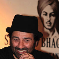 Sunny Deol unveils wax statue of Shahid Bhagat Singh Photos | Picture 647786