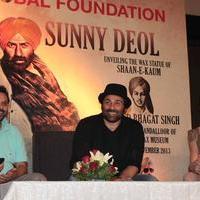 Sunny Deol unveils wax statue of Shahid Bhagat Singh Photos