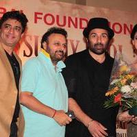 Sunny Deol unveils wax statue of Shahid Bhagat Singh Photos | Picture 647805