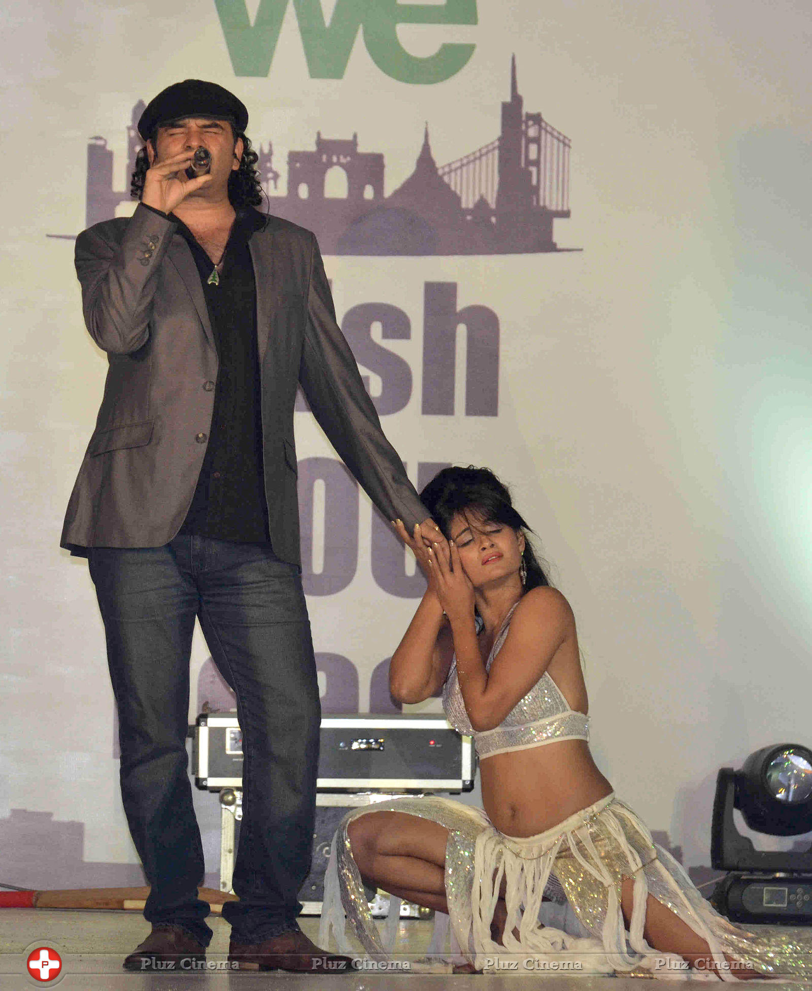 Mohit Chauhan - Peace walk ramp show at Welingkar College Photos | Picture 651196