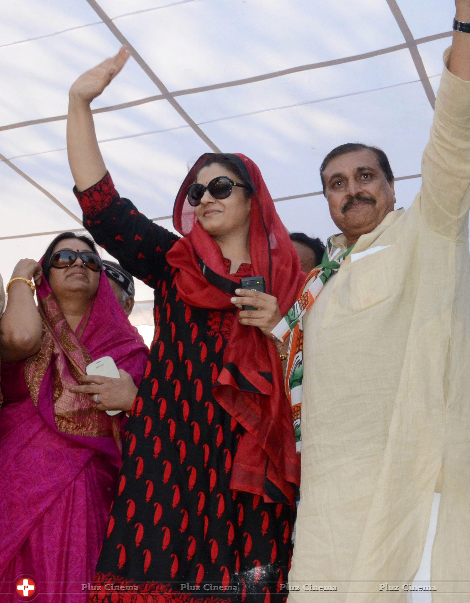 Raveena Tandon addressing Public Rally Photos | Picture 651219
