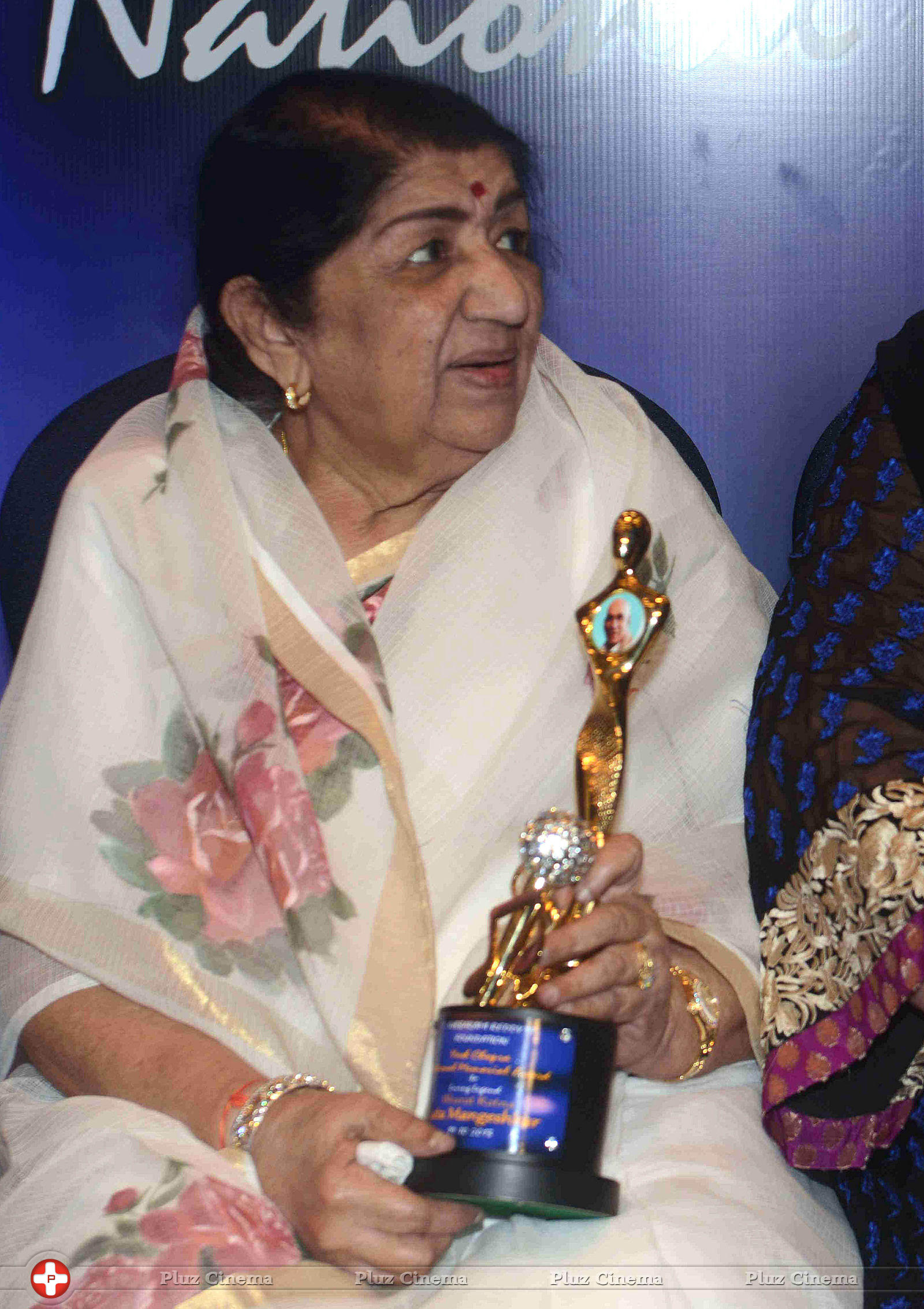 Lata Mangeshkar - Lata Mangeshkar Gets First Yash Chopra Memorial Award Photos | Picture 610925