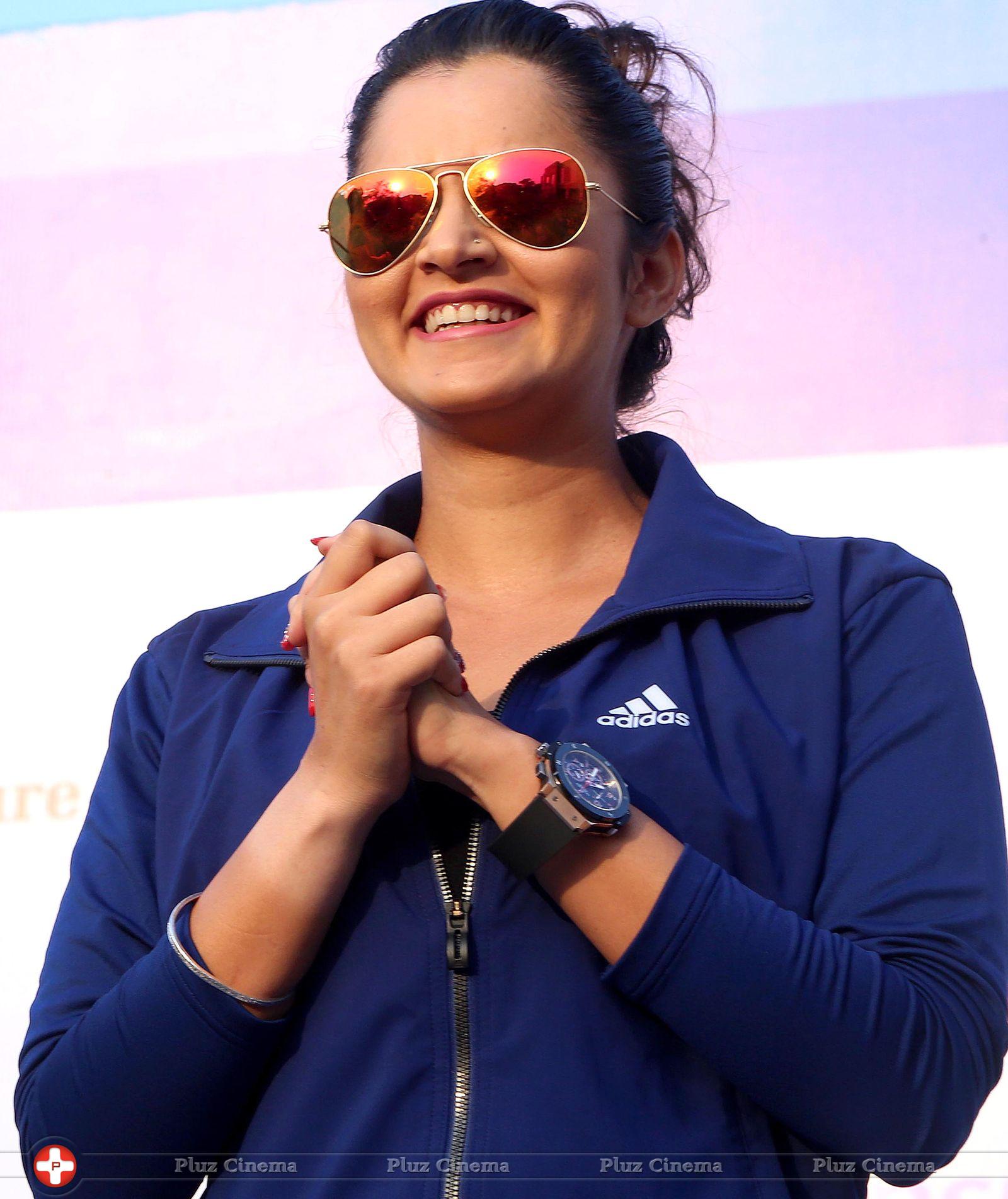 Sania Mirza - Manish Paul and Sania Mirza at Max Bupa Walk For Health Stills | Picture 610608