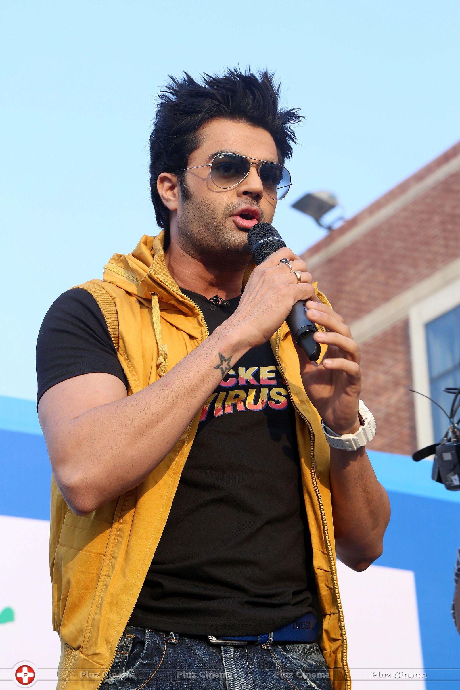 Manish Paul - Manish Paul and Sania Mirza at Max Bupa Walk For Health Stills | Picture 610622