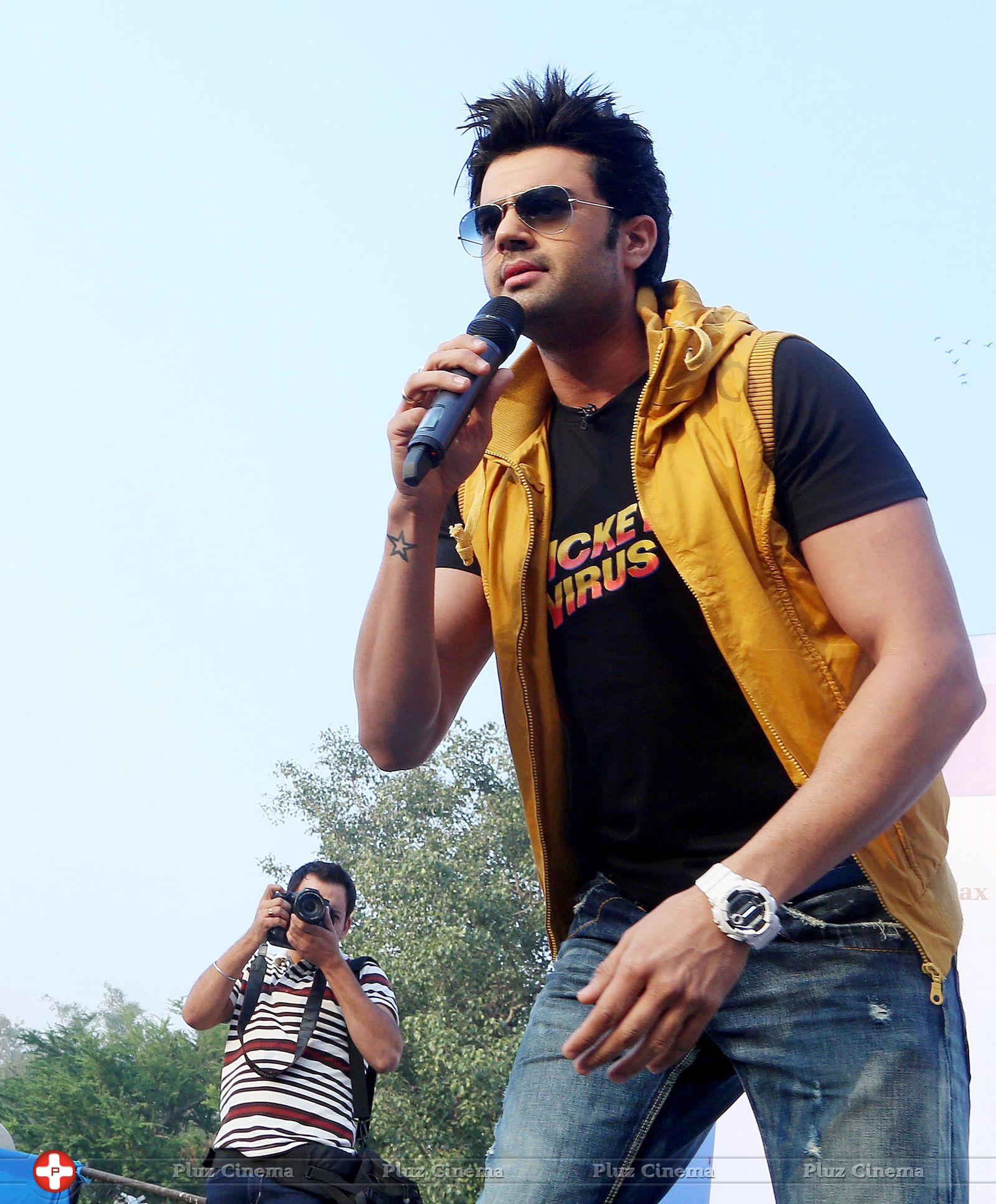 Manish Paul - Manish Paul and Sania Mirza at Max Bupa Walk For Health Stills | Picture 610623