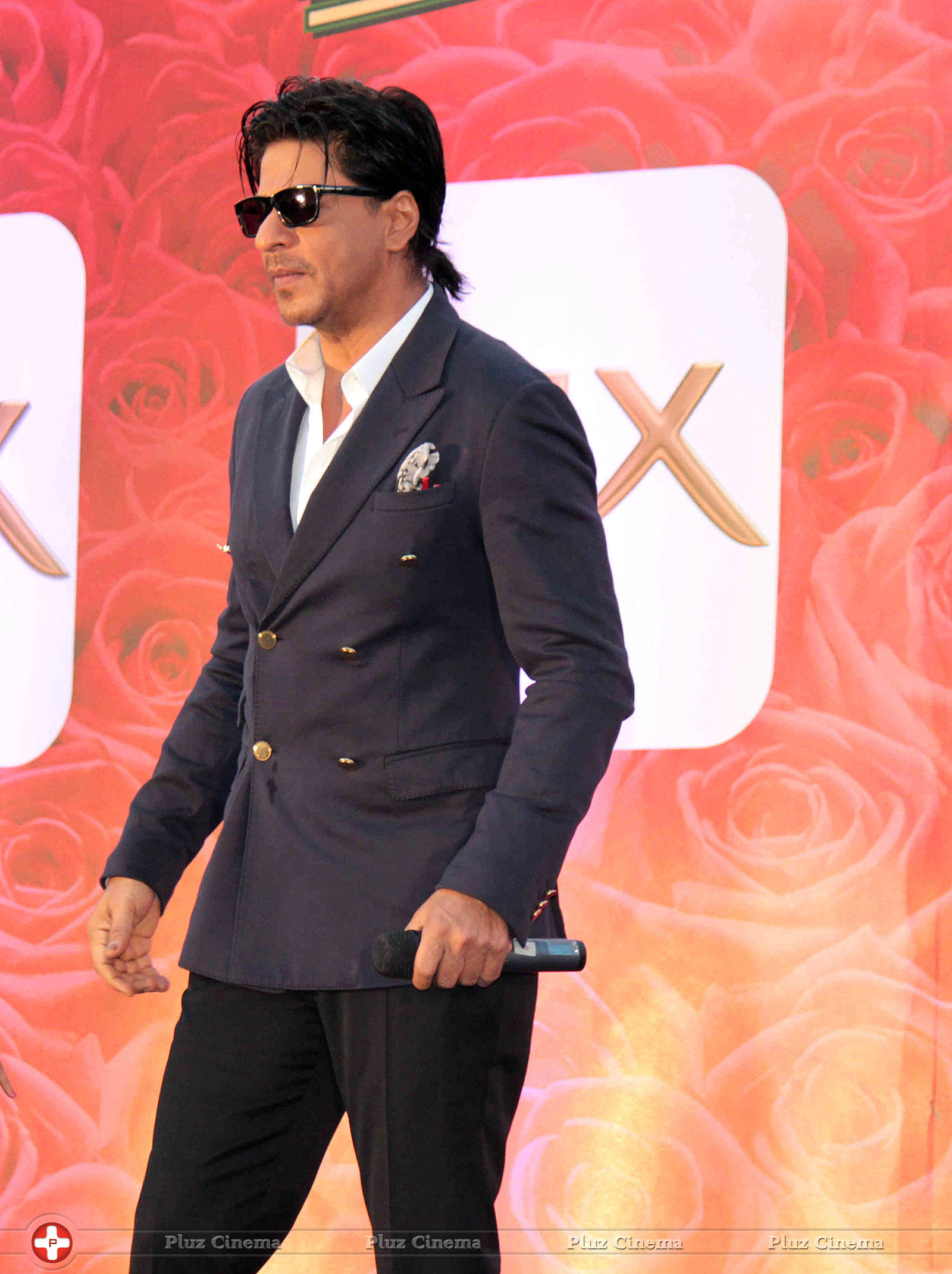 Shahrukh Khan - Shahrukh Khan Meets LUX Chennai Express Contest Winners Stills | Picture 610950