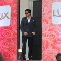 Shahrukh Khan - Shahrukh Khan Meets LUX Chennai Express Contest Winners Stills | Picture 610952