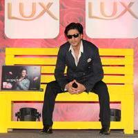 Shahrukh Khan - Shahrukh Khan Meets LUX Chennai Express Contest Winners Stills | Picture 611034