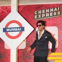 Shahrukh Khan - Shahrukh Khan Meets LUX Chennai Express Contest Winners Stills