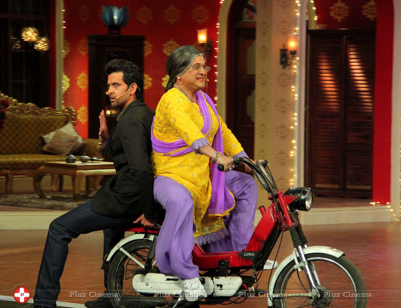 Hrithik Roshan - Hrithik Roshan Promotes Krrish 3 On the Sets Of Comedy Nights With Kapil Photos | Picture 611802