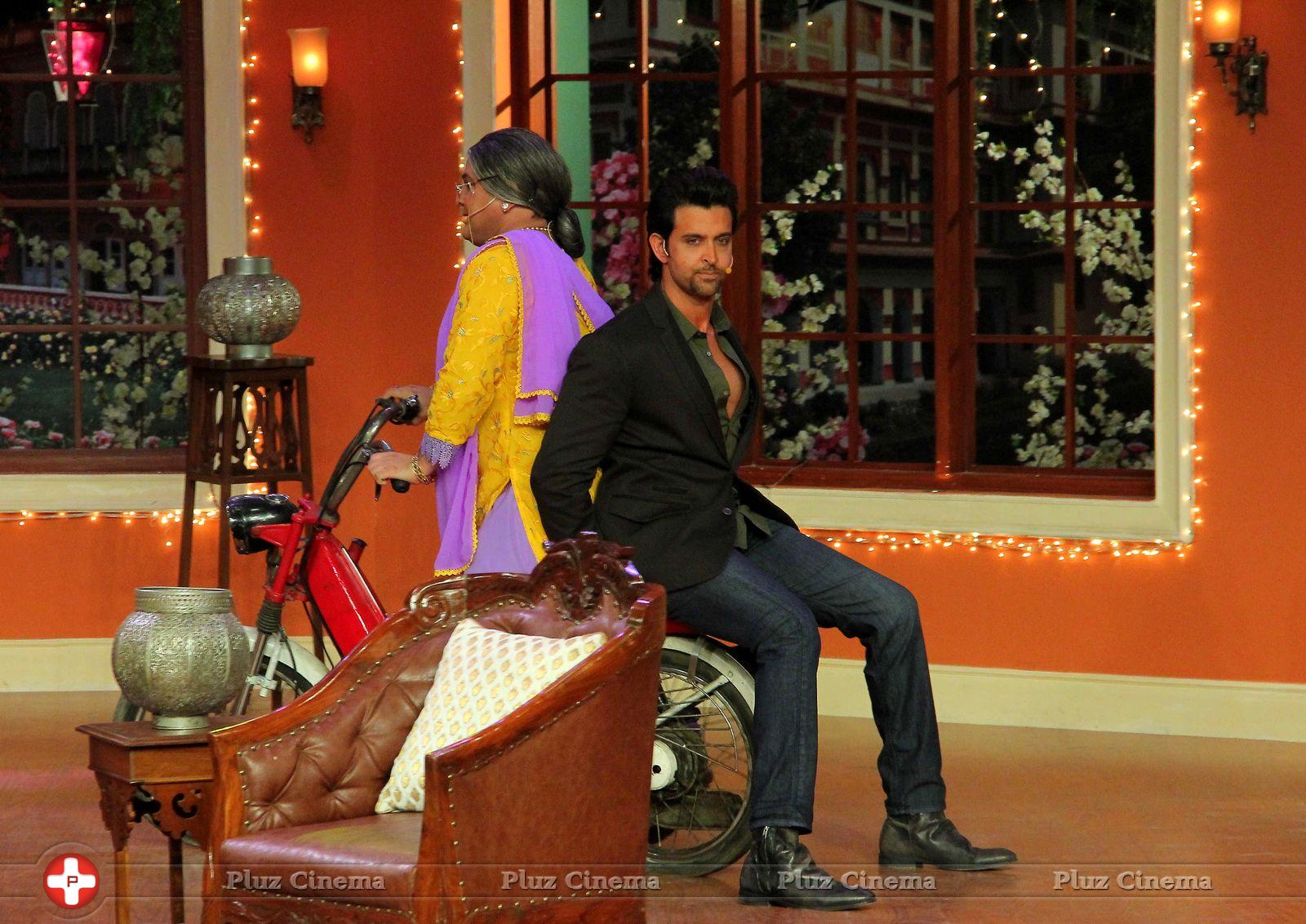 Hrithik Roshan - Hrithik Roshan Promotes Krrish 3 On the Sets Of Comedy Nights With Kapil Photos | Picture 611804
