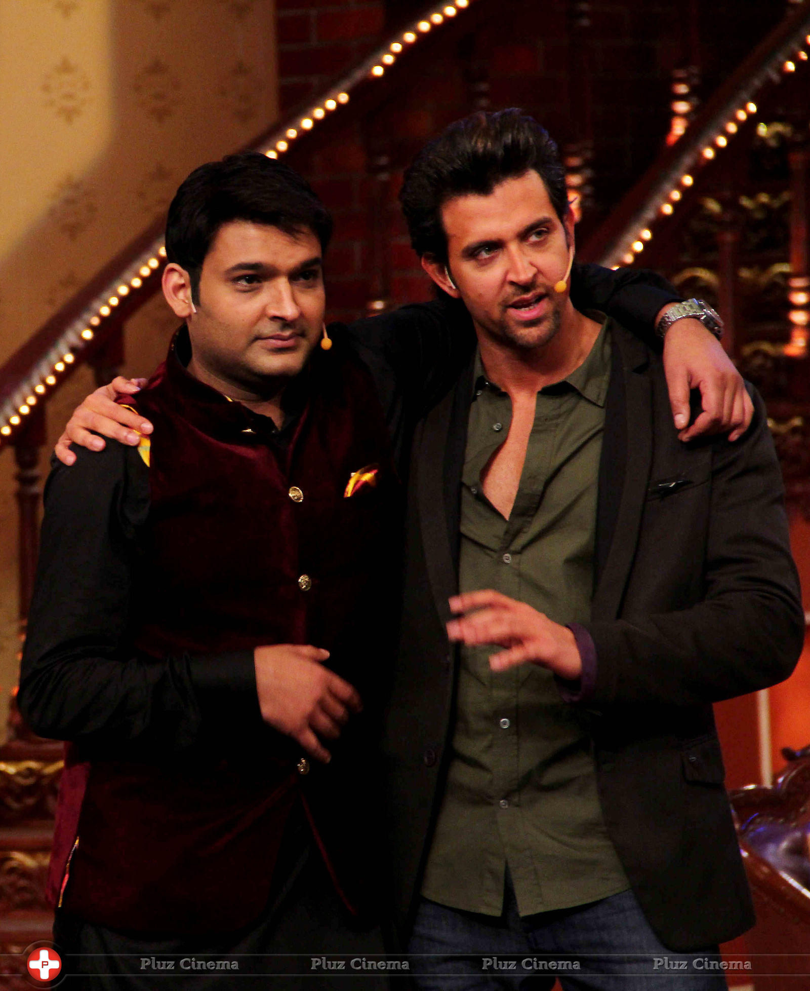 Hrithik Roshan - Hrithik Roshan Promotes Krrish 3 On the Sets Of Comedy Nights With Kapil Photos | Picture 611861