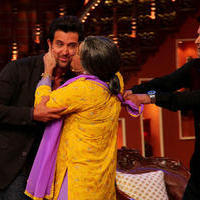 Hrithik Roshan - Hrithik Roshan Promotes Krrish 3 On the Sets Of Comedy Nights With Kapil Photos | Picture 611823