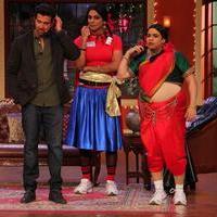 Hrithik Roshan - Hrithik Roshan Promotes Krrish 3 On the Sets Of Comedy Nights With Kapil Photos | Picture 611873