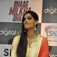 Sonam Kapoor Ahuja - Farhan And Sonam Launch Bhaag Milkha Bhaag Home Video Photos | Picture 613300