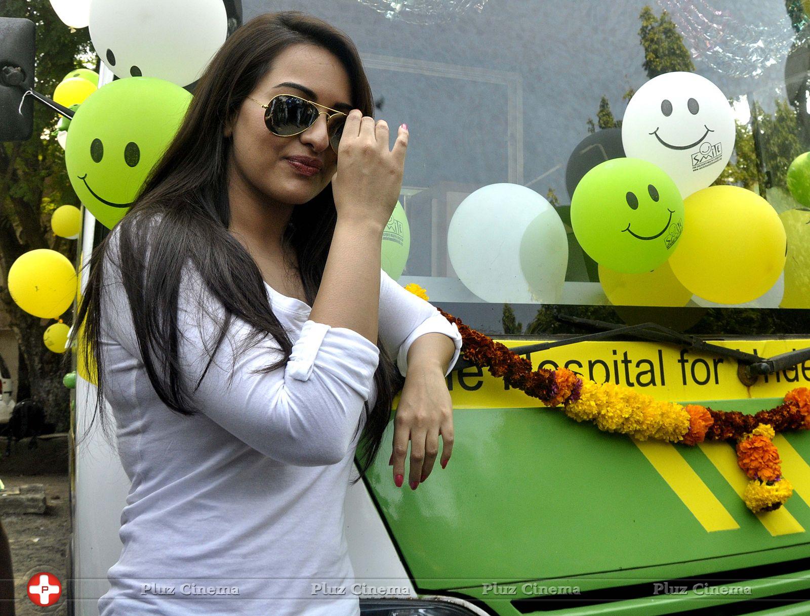 Sonakshi Sinha - Sonakshi Sinha Launches Mobile Hospital Van Smile On Wheels Photos | Picture 613376