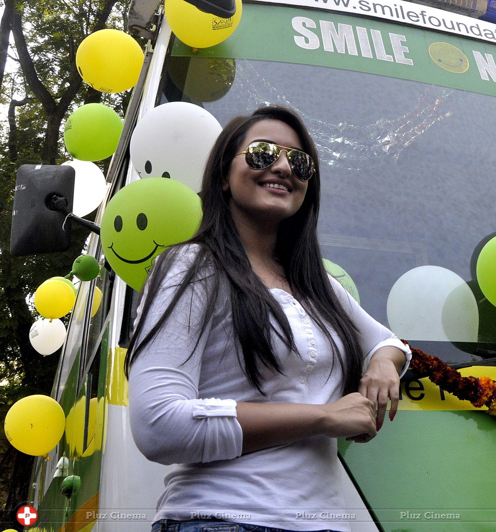 Sonakshi Sinha - Sonakshi Sinha Launches Mobile Hospital Van Smile On Wheels Photos | Picture 613379