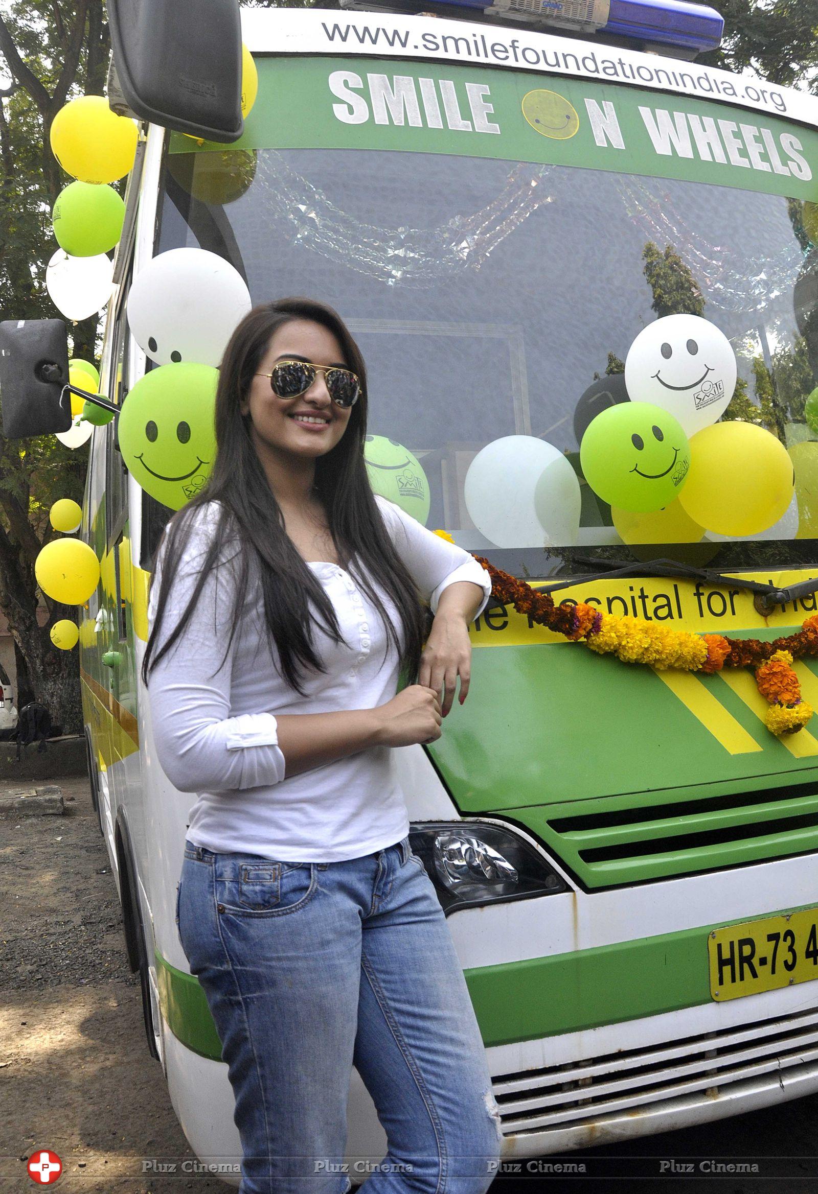 Sonakshi Sinha - Sonakshi Sinha Launches Mobile Hospital Van Smile On Wheels Photos | Picture 613381