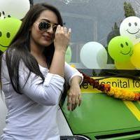 Sonakshi Sinha - Sonakshi Sinha Launches Mobile Hospital Van Smile On Wheels Photos | Picture 613376