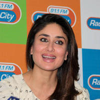 Kareena Kapoor - Kareena & Imran Promotes Gori Tere Pyar Mein Movie Stills | Picture 614258