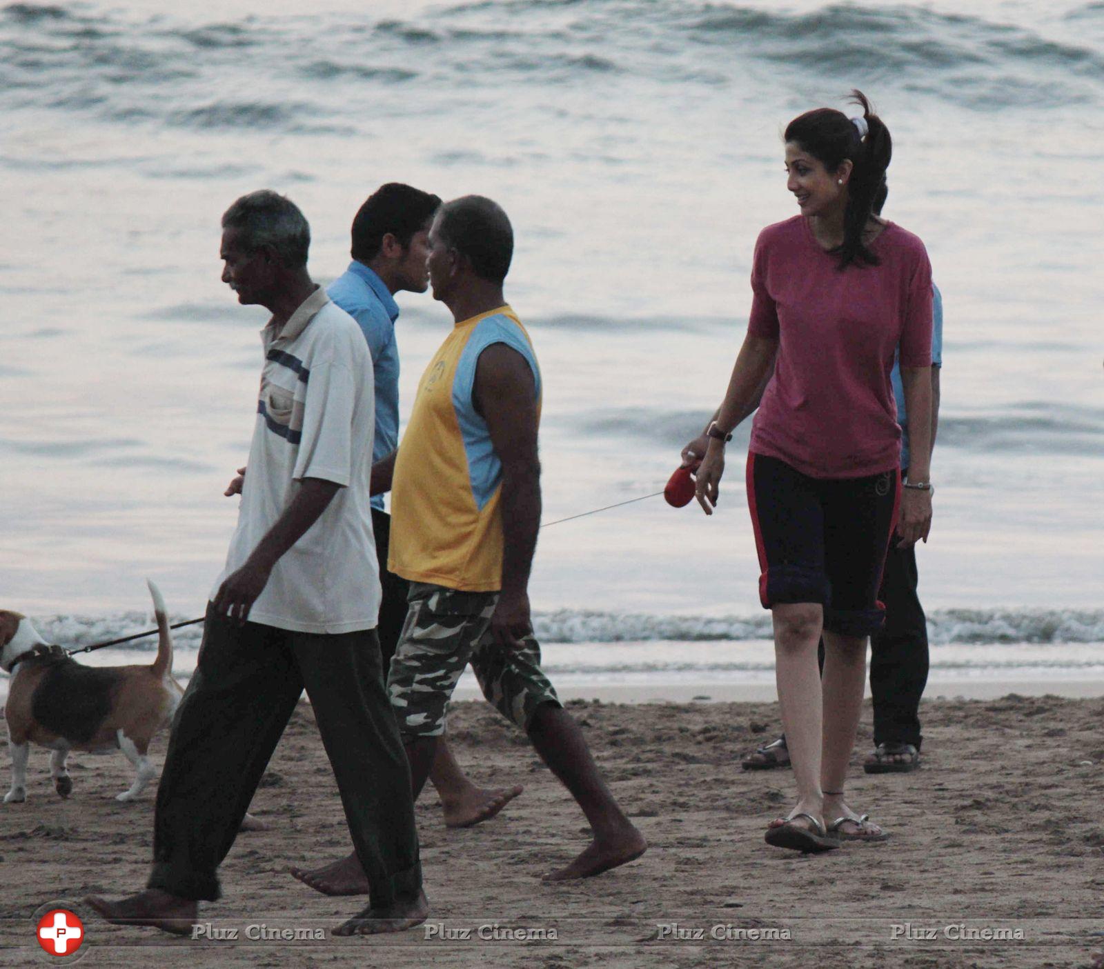 Shilpa Shetty at Juhu Beach Stills | Picture 620847