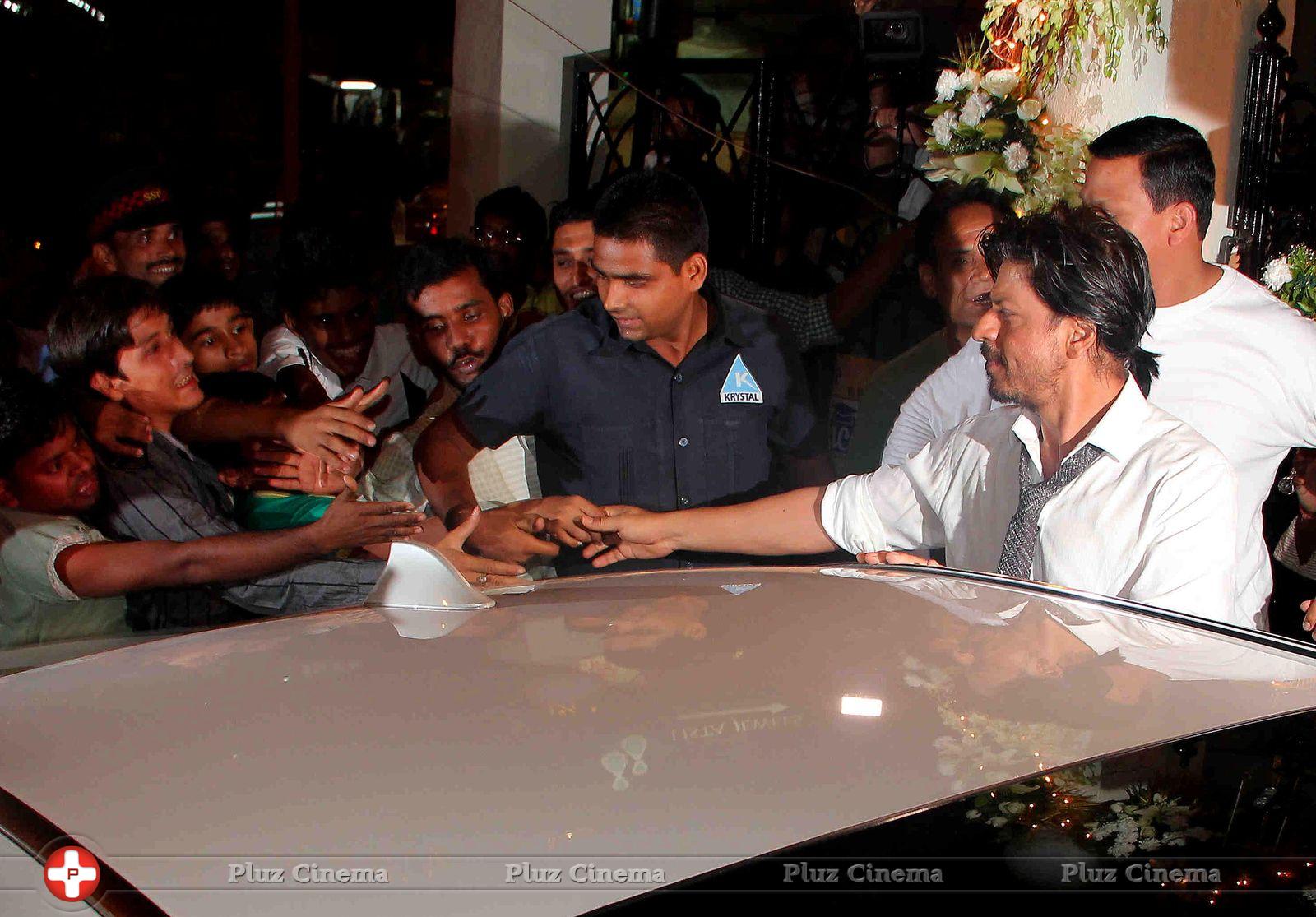 Shahrukh Khan & Others at The Launch of Lista Jewellery Store Photos | Picture 622804