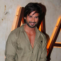 Shahid Kapoor - Shahid & Sonakshi at R Rajkumar Movie Completion Party Photos | Picture 622298