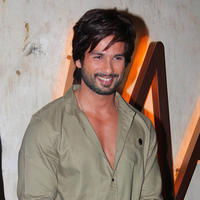 Shahid Kapoor - Shahid & Sonakshi at R Rajkumar Movie Completion Party Photos | Picture 622300