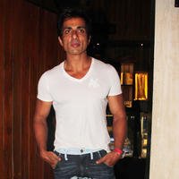 Sonu Sood - Shahid & Sonakshi at R Rajkumar Movie Completion Party Photos | Picture 622311