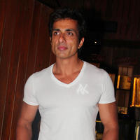Sonu Sood - Shahid & Sonakshi at R Rajkumar Movie Completion Party Photos | Picture 622312