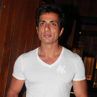 Sonu Sood - Shahid & Sonakshi at R Rajkumar Movie Completion Party Photos | Picture 622313