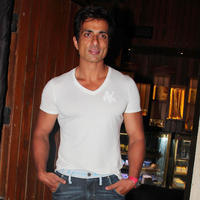 Sonu Sood - Shahid & Sonakshi at R Rajkumar Movie Completion Party Photos | Picture 622314