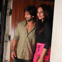 Shahid & Sonakshi at R Rajkumar Movie Completion Party Photos | Picture 622331