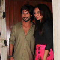 Shahid & Sonakshi at R Rajkumar Movie Completion Party Photos | Picture 622334