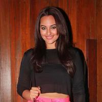 Sonakshi Sinha - Shahid & Sonakshi at R Rajkumar Movie Completion Party Photos | Picture 622345
