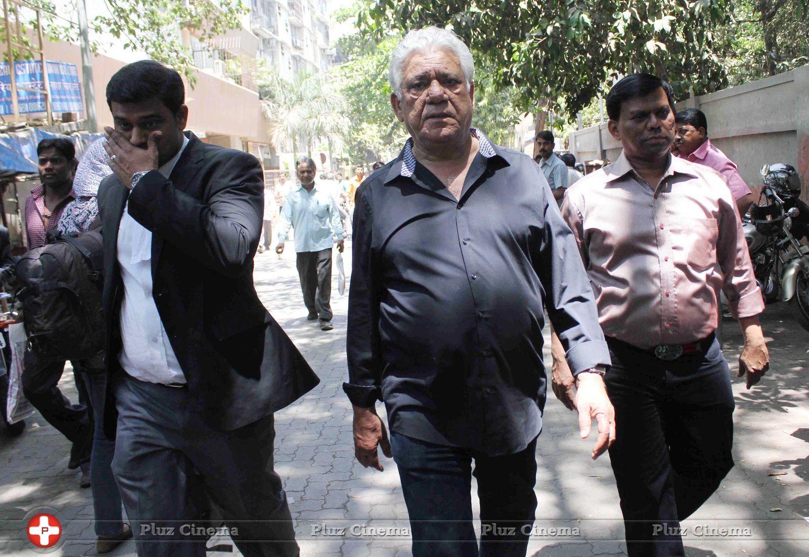 Om Puri - Om Puri court appearance in domestic violence case Photos | Picture 737930