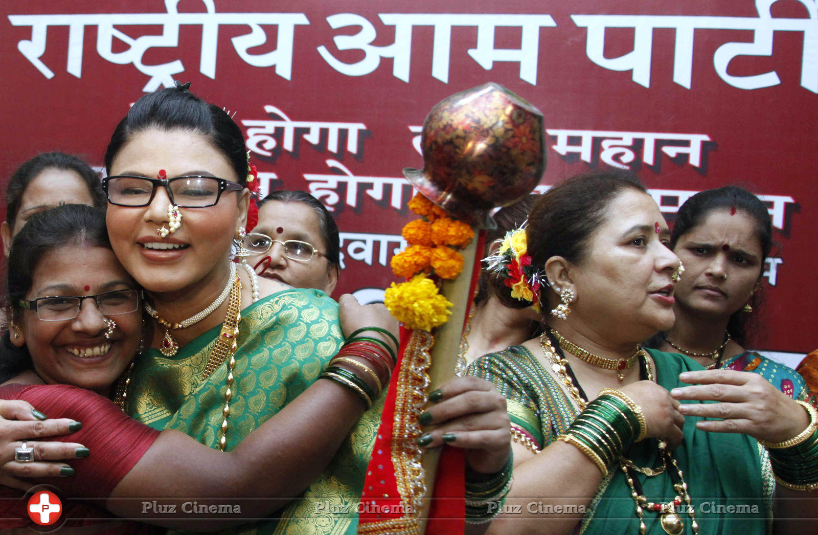 Rakhi Sawant - Rakhi Sawant celebrates Gudi Padwa Photos | Picture 737318