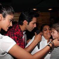 Varun Dhawan and Ileana Promotes their film at cafe and theatres Photos | Picture 739553