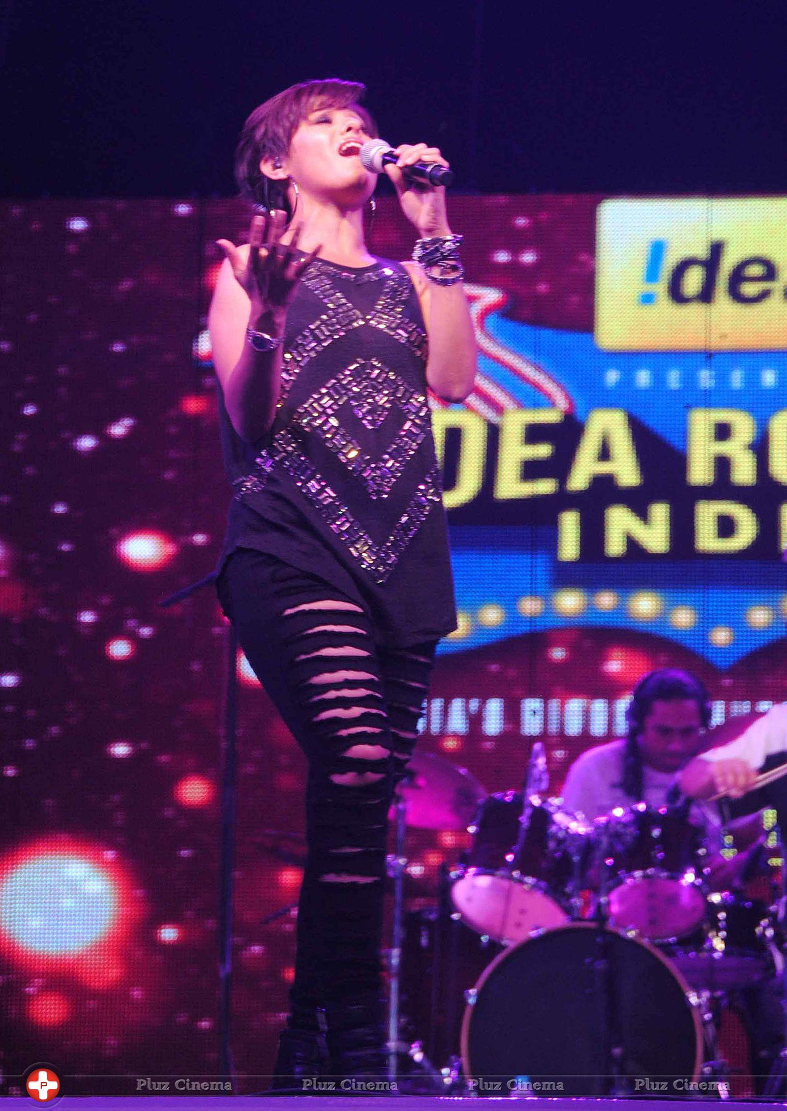 Sunidhi Chauhan - Sunidhi Chauhan performs at Idea Rocks India Concert Season 6 Photos | Picture 740269