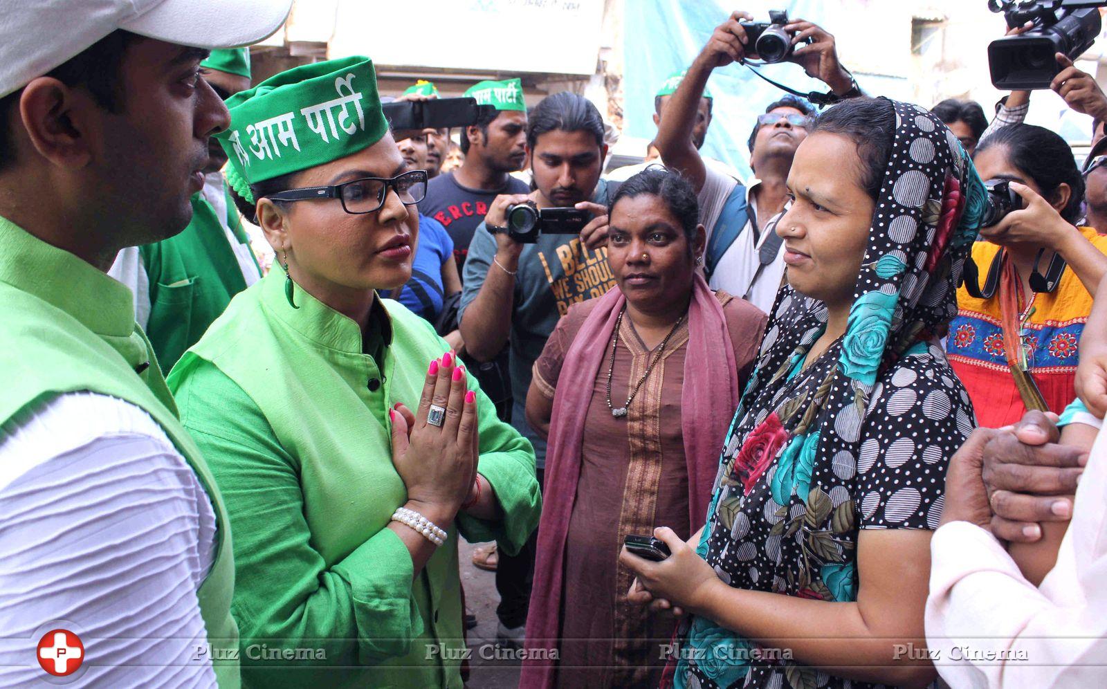Rakhi Sawant - Rakhi Sawant campaigns in Mumbai North West constituency Photos | Picture 741028