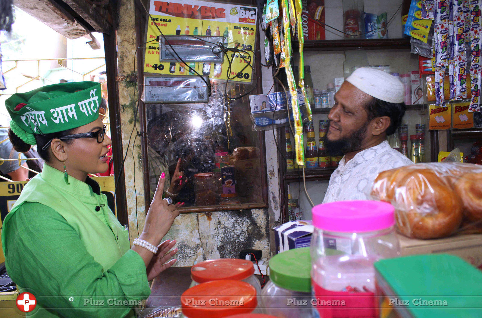 Rakhi Sawant - Rakhi Sawant campaigns in Mumbai North West constituency Photos | Picture 741029