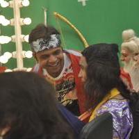 Rajpal Yadav in a make up artist avatar on location of Humein Toh Loot Liya Photos | Picture 789940