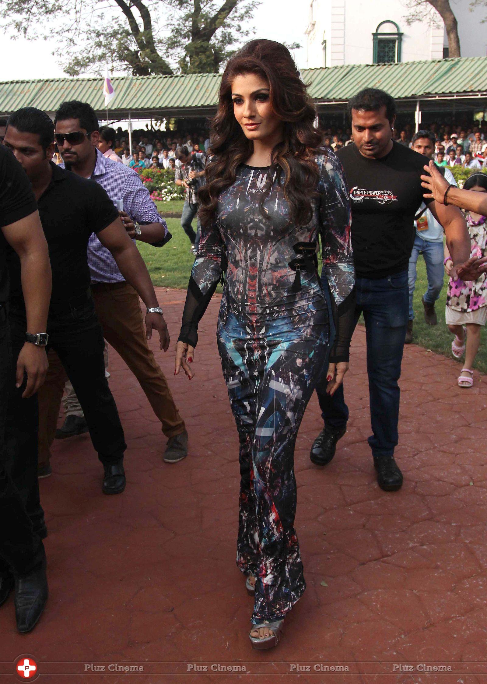 Raveena Tandon - Mc Dowell Signature Indian Derby Photos | Picture 707001