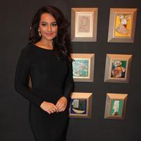 Sonakshi Sinha - Sonakshi inaugurates painting exhibition Stills | Picture 709213