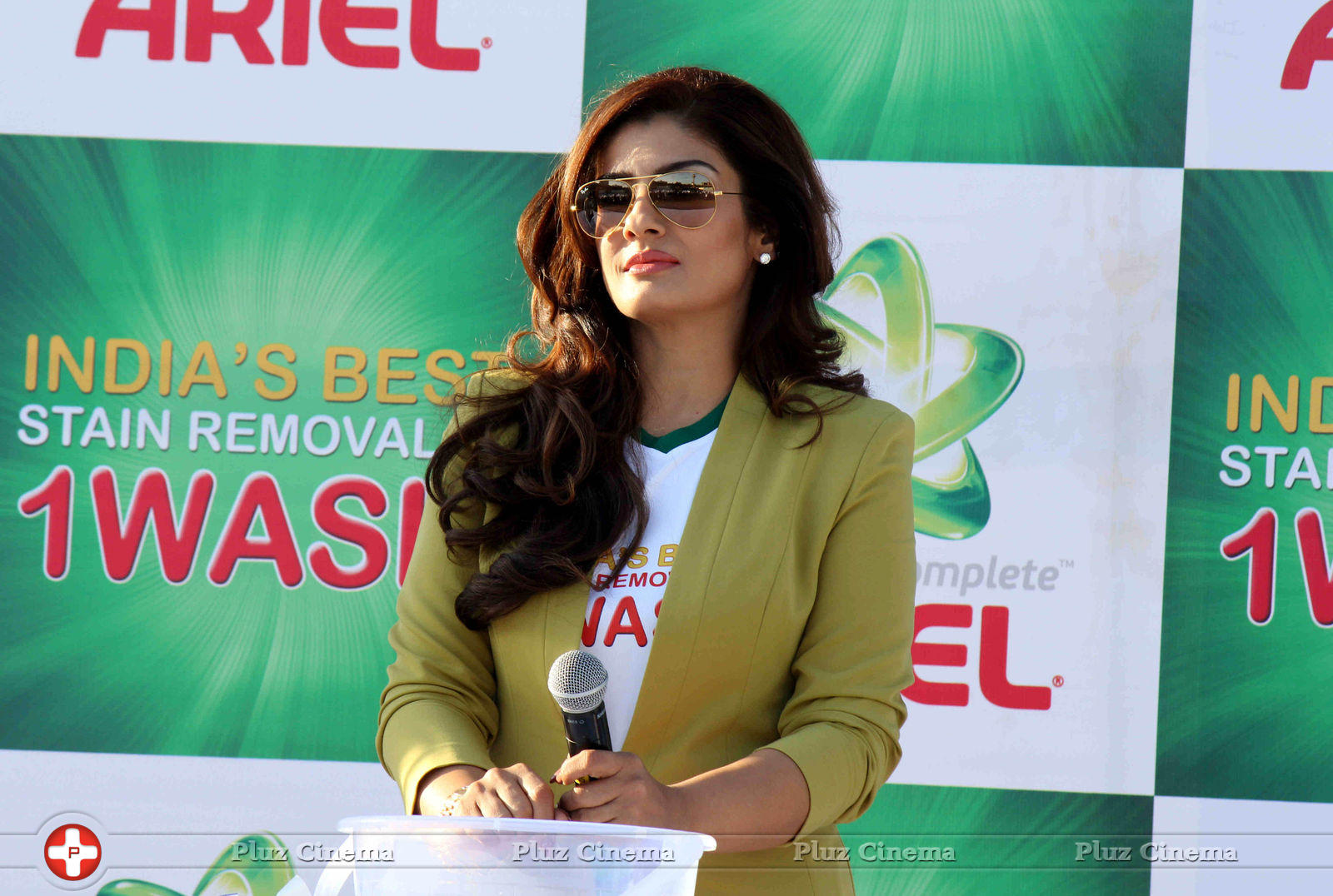 Raveena Tandon - Ariel attempt for a Guinness World Record Photos | Picture 711257