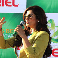 Raveena Tandon - Ariel attempt for a Guinness World Record Photos | Picture 711265