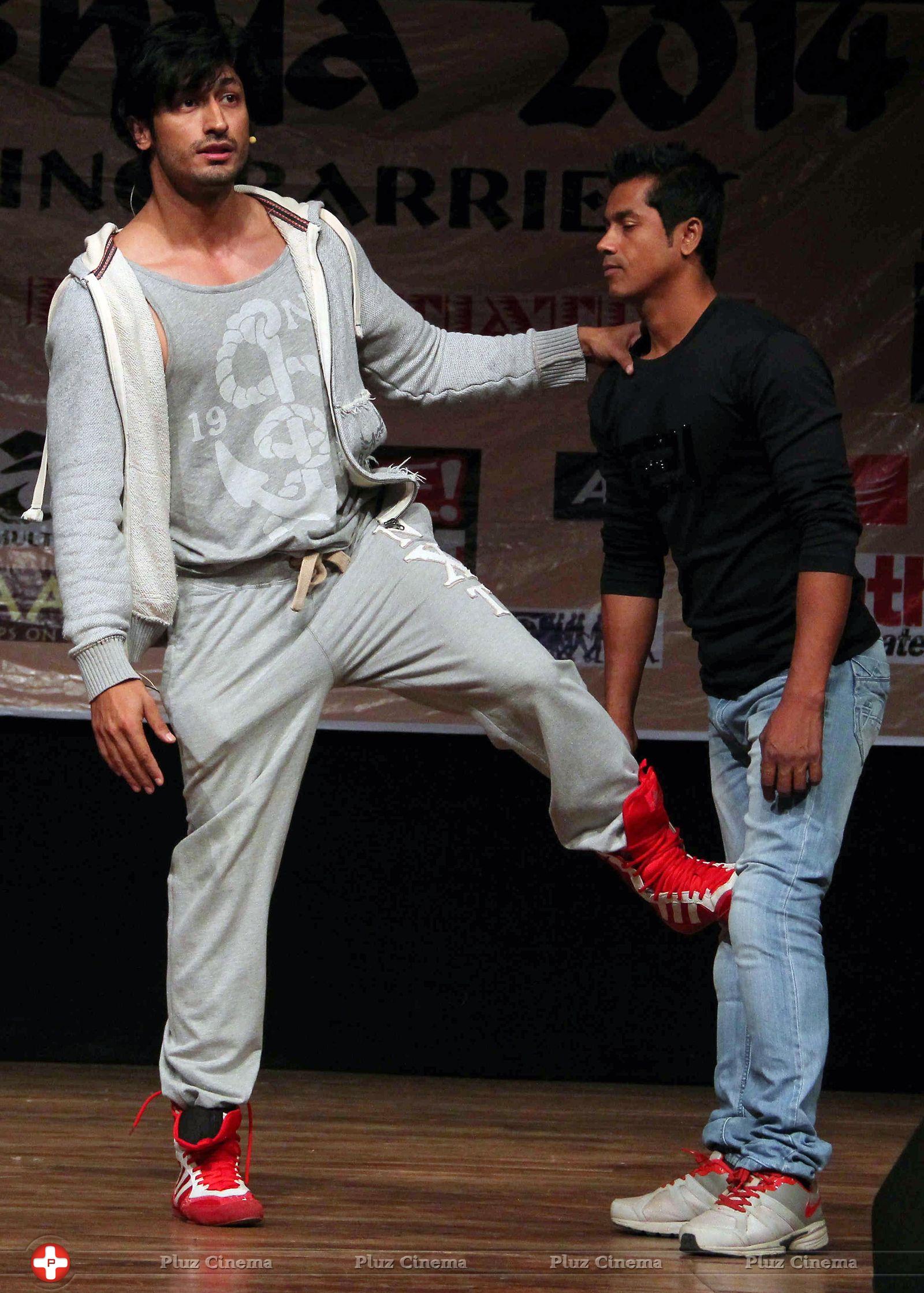 Vidyut Jamwal - Actor Vidyut Jamwal trains women in self defense | Picture 710963