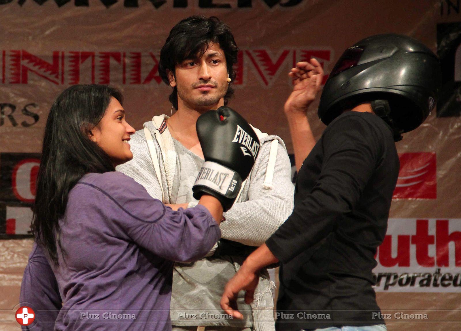 Actor Vidyut Jamwal trains women in self defense | Picture 710968