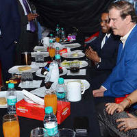 Shahrukh Khan meets former Mexican President Vicente Fox Photos | Picture 711906